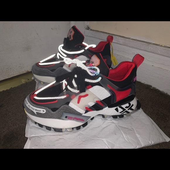 Sneakers - Picture 4 of 7